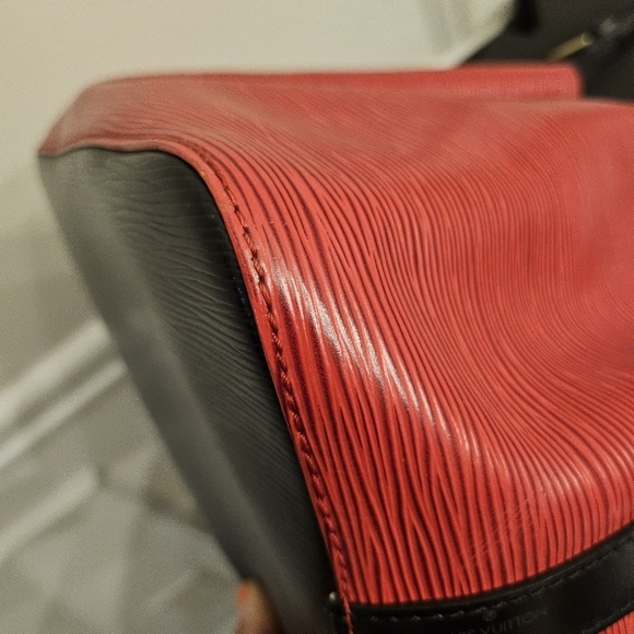 Louis Vuitton Epi Noe Red Bucket Bag - Picture 5 of 15